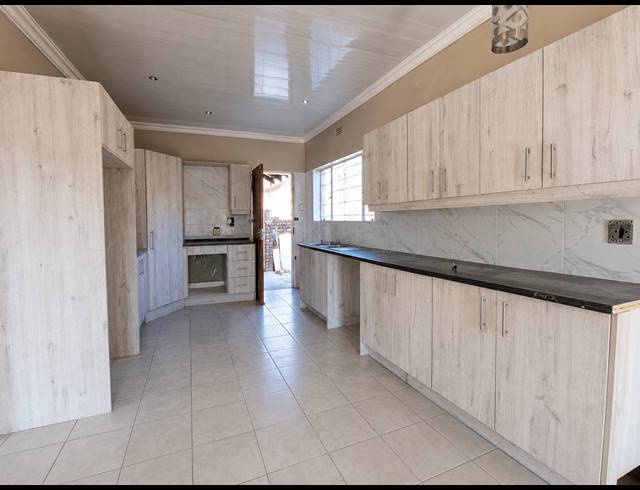 4 BEDROOM HOUSE FOR SALE IN WALDRIFT